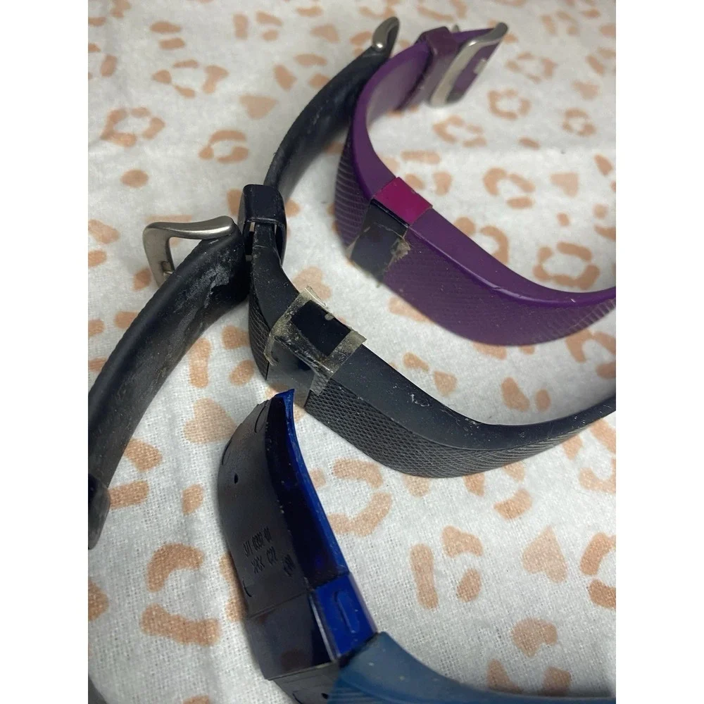 Lot Of 4 Old Fitbits Fitness Tracker watches ‎ Not Working For Parts Only